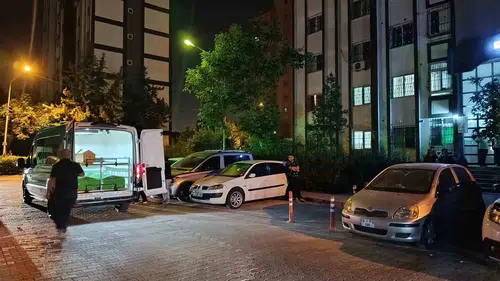 Adana'da boşanmak isteyen eşini uykusunda vurdu