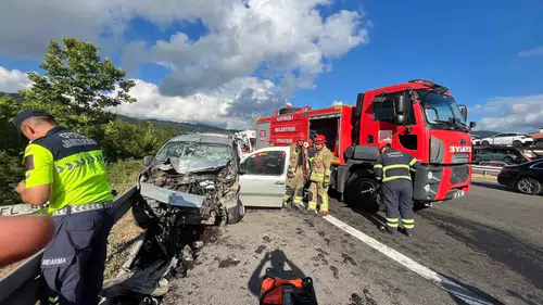 Anadolu Otoyolu Düzce geçişinde zincirleme kaza 4 yaralı