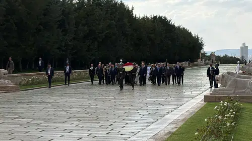 NATO heyeti Ankara zirvesi öncesi Anıtkabir’e gitti