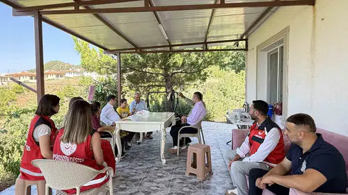 Arsuz’da ihtiyaç sahiplerine kapı kapı destek eli uzanıyor
