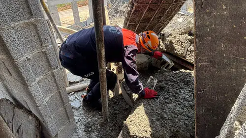 Şanlıurfa'da cami inşaatında beton dökümü sırasında göçük yaşandı