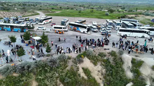 Kapadokya’da balon turları rüzgar engeline takıldı