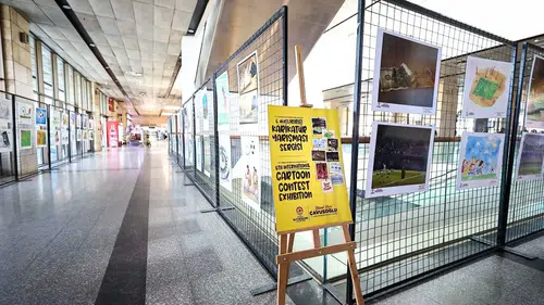 Denizli otogarında yolcuları karikatür sürprizi karşıladı
