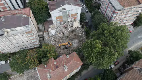 İstanbul’da tek bir sokakta 13 bina birden yıkılıyor