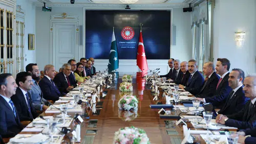 Türkiye ve Pakistan ekonomik bağları güçlendirmek için masaya oturdu