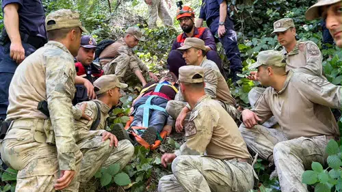 Bartın’da kanyonda mahsur kalan kampçıyı ekipler saatler sonra buldu