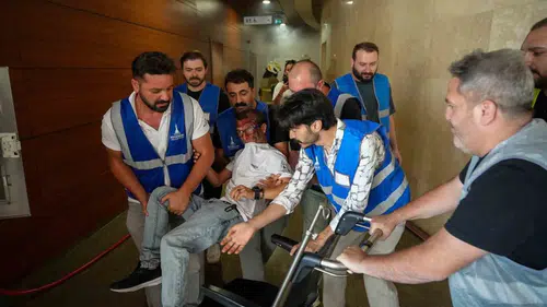 İzmir'in sanat merkezinde büyük deprem ve yangın alarmı