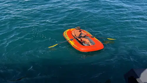 Mudanya açıklarında sürüklenen genç son anda kurtarıldı