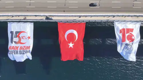 Çanakkale Köprüsü 15 Temmuz anısına dev bayrakla donatıldı