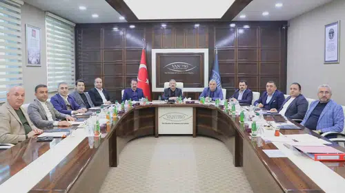 Van uçuş krizinde çözüm bekliyor