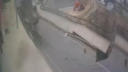 Rize’de yurt inşaatı yüzünden yol çöktü binalar boşaltıldı