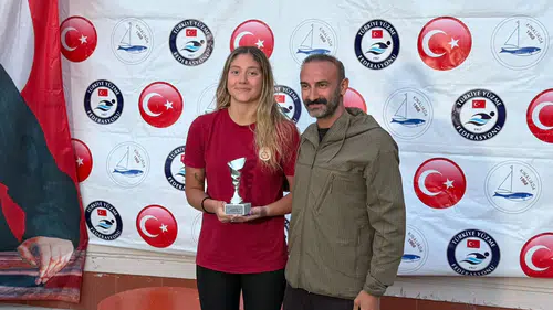 Kınalıada’da yüzme şöleni ENKA’nın zaferiyle bitti