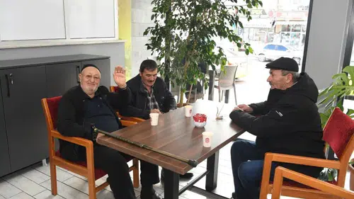 Kayseri'de emeklilerin yeni buluşma noktası Hesaplı çay keyfi