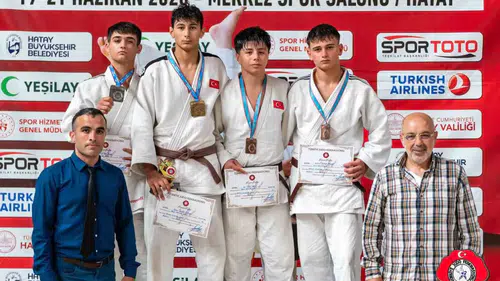Kocaeli Kağıtspor sporcuları uluslararası arenada madalyaları topladı