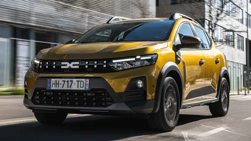 Dacia Sandero artık hibrit motorla yollarda