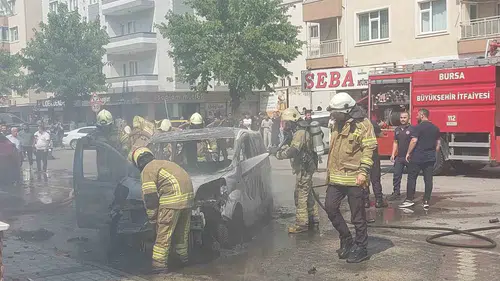 Bursa İnegöl'de çakmak dolu araç bir anda patlamaya başladı