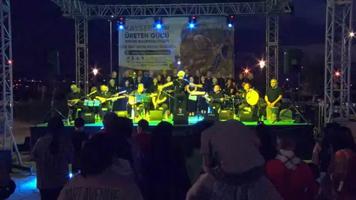Kayseri’de kadın kooperatifleri fuarında müzik rüzgarı esti