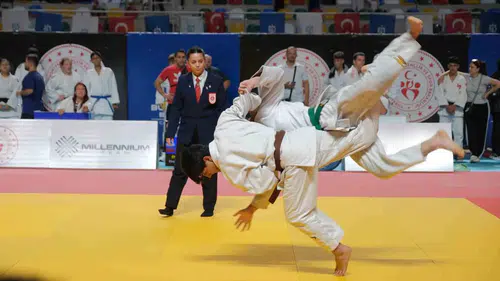 Kocaeli judonun genç yıldızını unutmadı
