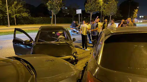 Maltepe sahil yolunda kontrolden çıkan araç ortalığı birbirine kattı