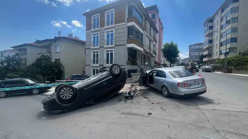 Çorum'da kavşak kazası Cip takla attı iki sürücü yaralandı