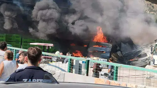 Bodrum'da yapı market deposunda alevler yükseldi