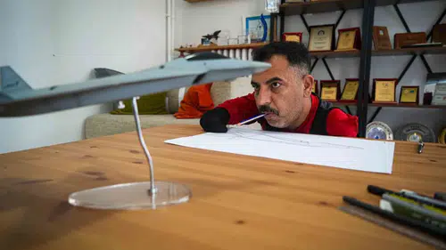 Küçük yaşta kollarını kaybeden Yusuf Akgün KAAN projesine imza attı