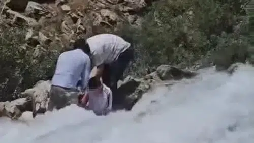 Van Kanispi Şelalesi’nde yürekleri ağza getiren kurtarma operasyonu