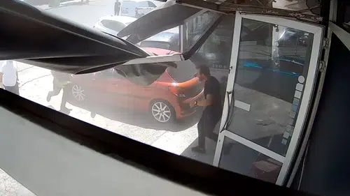 Mamak'ta otobüs kazası dehşeti kamerada