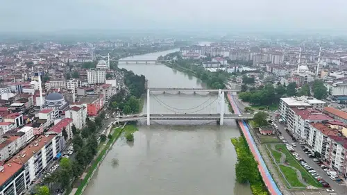 Samsun’da sağanak yağış Yeşilırmak’ta su seviyesini yükseltti