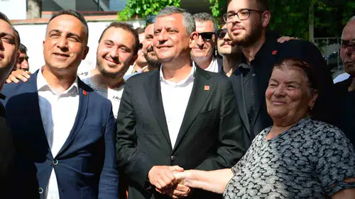 Özgür Özel acılı gününde Tufan Köse’nin yanına gitti