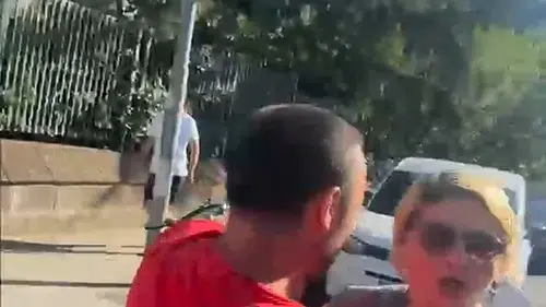 Üsküdar trafiğinde skuterli çift ile motosikletlinin yumruklu kavgası