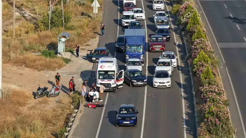 Muğla’da motosiklet yolda devrildi
