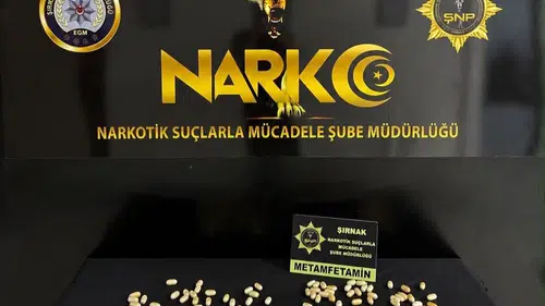 Midesinde 151 parça uyuşturucu taşıyan iki kişi yakalandı