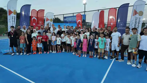 Kahramanmaraş’ta kortun tozunu attıran tenis turnuvası sona erdi