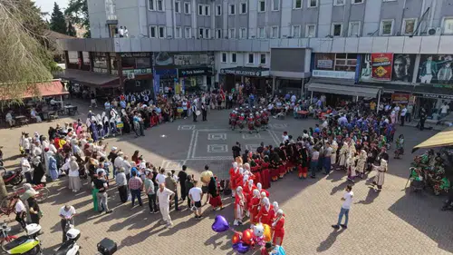 Terme sokakları Anadolu’nun geleneksel danslarıyla şenlendi