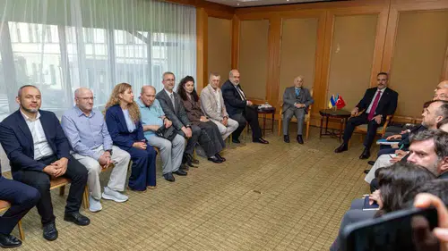Hakan Fidan Kiev’de Kırım Tatarlarının liderleriyle görüştü
