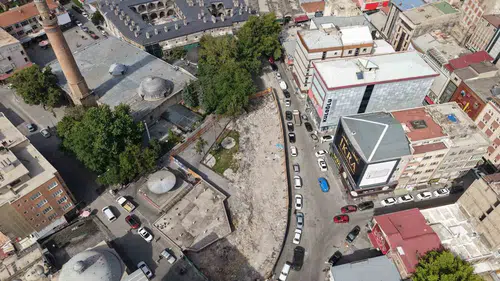 Kayseri'nin kalbinde Selçuklu medresesi gün yüzüne çıkıyor