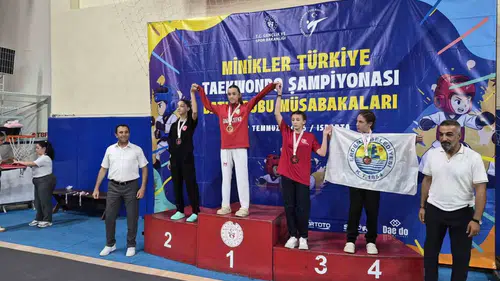 Bilecikli minik tekvandocular Isparta’da madalyaları topladı