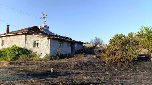 Manisa Selendi’de korkutan yangın Bir ev küle döndü