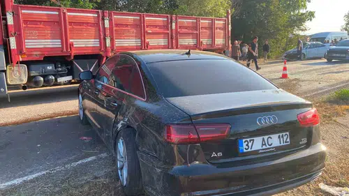 Kastamonu yolunda kaza İki otomobil hurdaya döndü