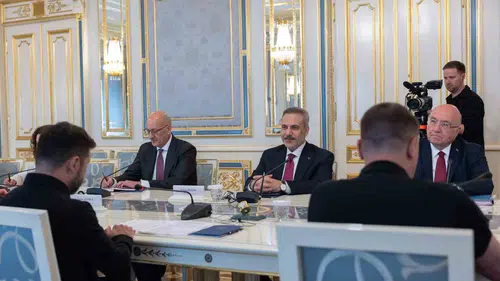 Zelenskiy'den Hakan Fidan'a özel nişan