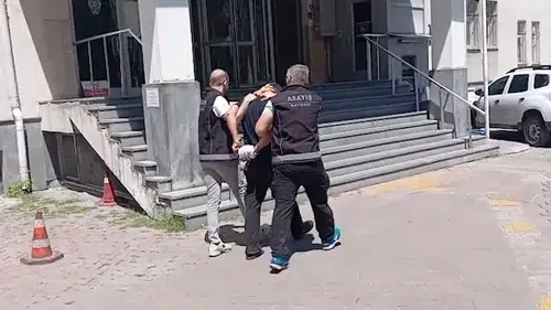 Kayseri polisi üç yıllık firariyi saklandığı adreste kıskıvrak yakaladı