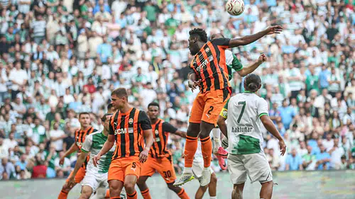 Bursaspor ile Shakhtar Donetsk kozlarını paylaştı: Tribünlerde Arda Turan sürprizi