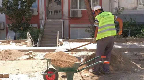 Ayvalık sokaklarında doğalgaz sonrası asfalt mesaisi başladı