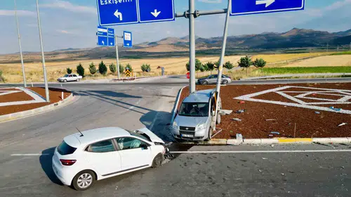 Afyonkarahisar’da kavşak kazası 7 kişi yaralandı