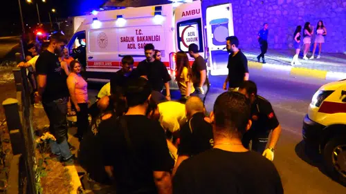 Tunceli yolunda motosiklet otomobile çarptı