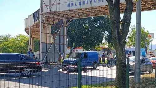 Mudanya kavşağında motosikletli sürücü otomobille çarpışarak ağır yaralandı