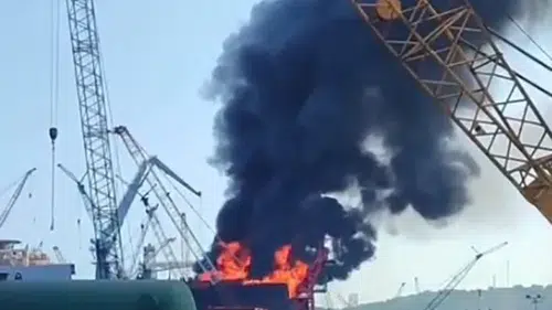 Aliağa'da gemi söküm tesisinde büyük yangın paniği