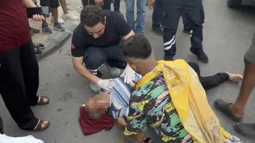 Mersin'de motosikletin çarptığı yaşlı adam ağır yaralandı