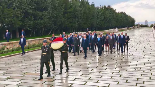 Ankara'da NATO zirvesi öncesi Anıtkabir ziyareti
